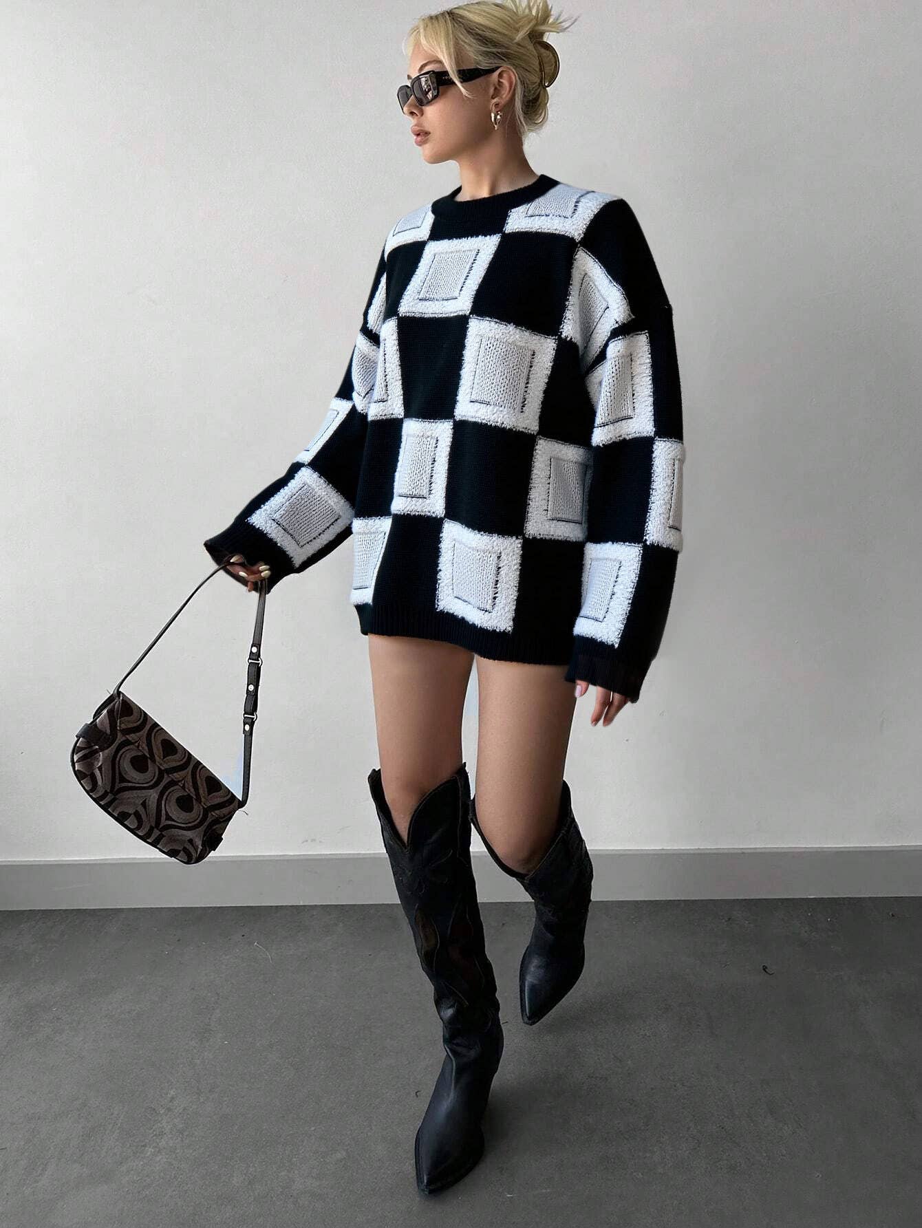 Fashionable color-blocking checkered sweatshirt