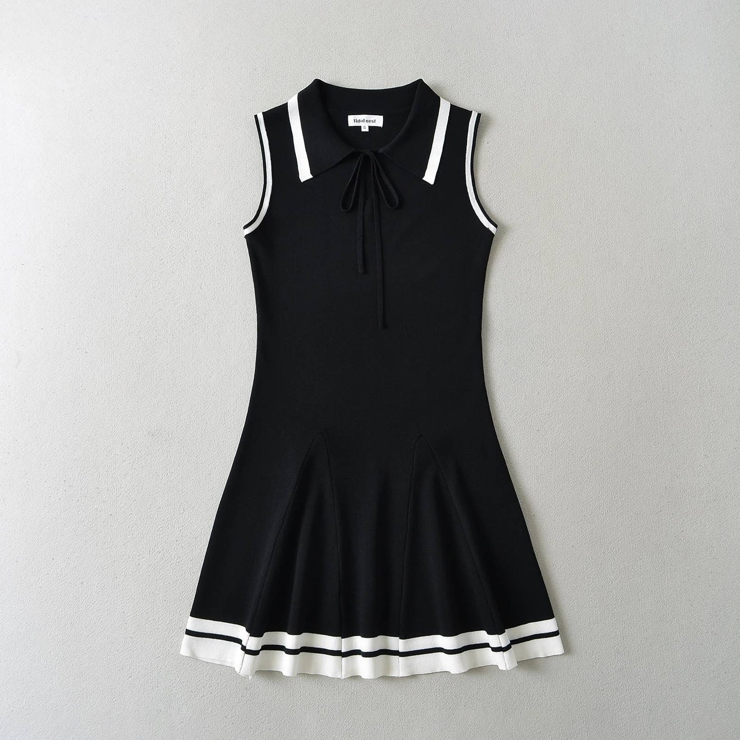 BLACK AND WHITE CONTRAST LAPEL WAIST KNIT DRESS