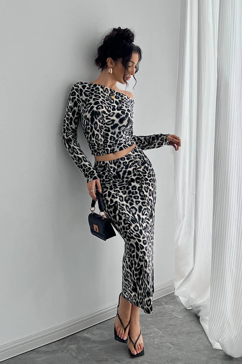CWSTB1964_LEOPARD PRINT LONG-SLEEVED TOP AND SKIRT SUIT