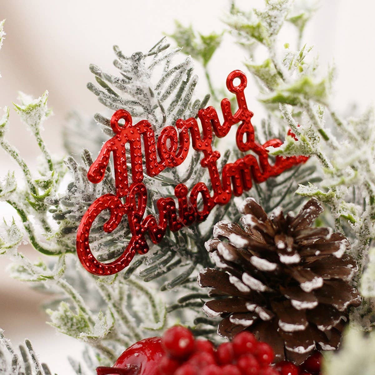 Mini Christmas Tree with Red Berries & Pinecones_CWMM9895