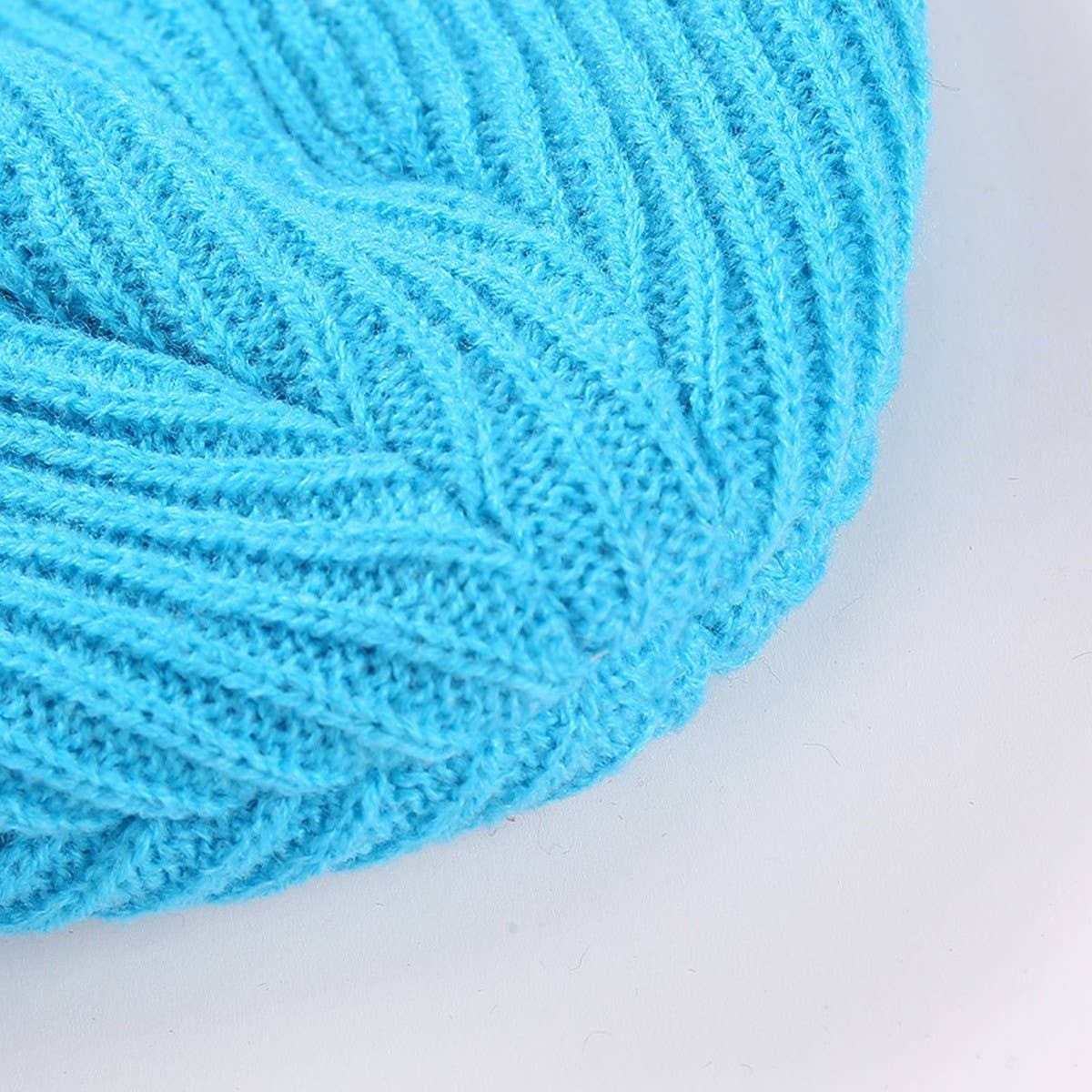 CWAH04342_ESSENTIALS LETTER PATCH KNIT BEANIE HAT