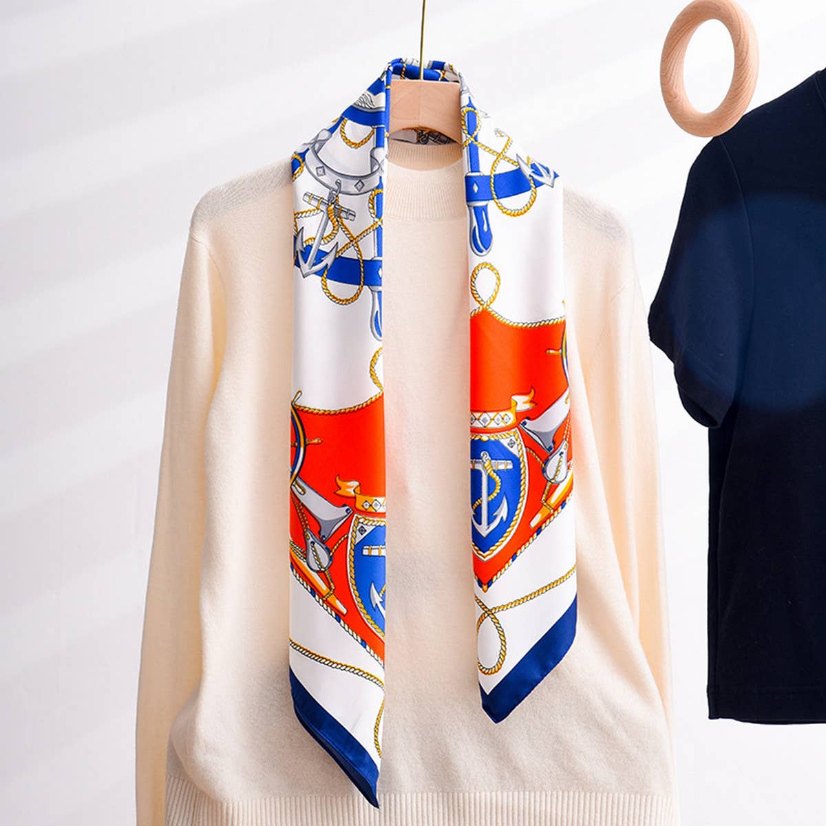 CWASC2398_CONTRAST COLOR CONSTELLATION COMPASS SCARF