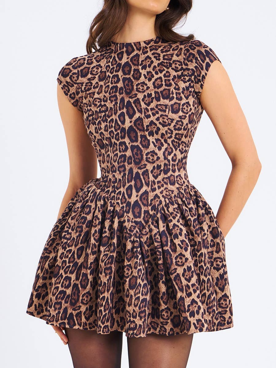 Backless round neck leopard print pleated dress