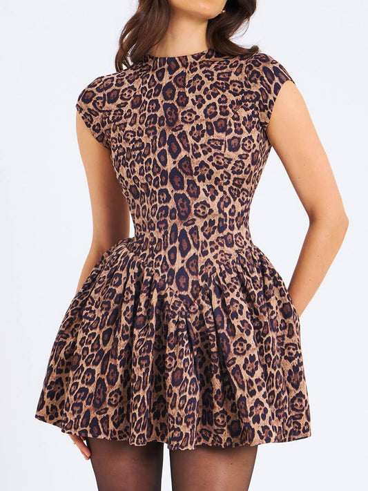 Backless round neck leopard print pleated dress