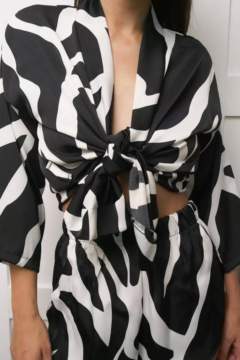 CWSPJ0415_PRINTED LACE-UP ROBE SHORTS TWO-PIECE SET