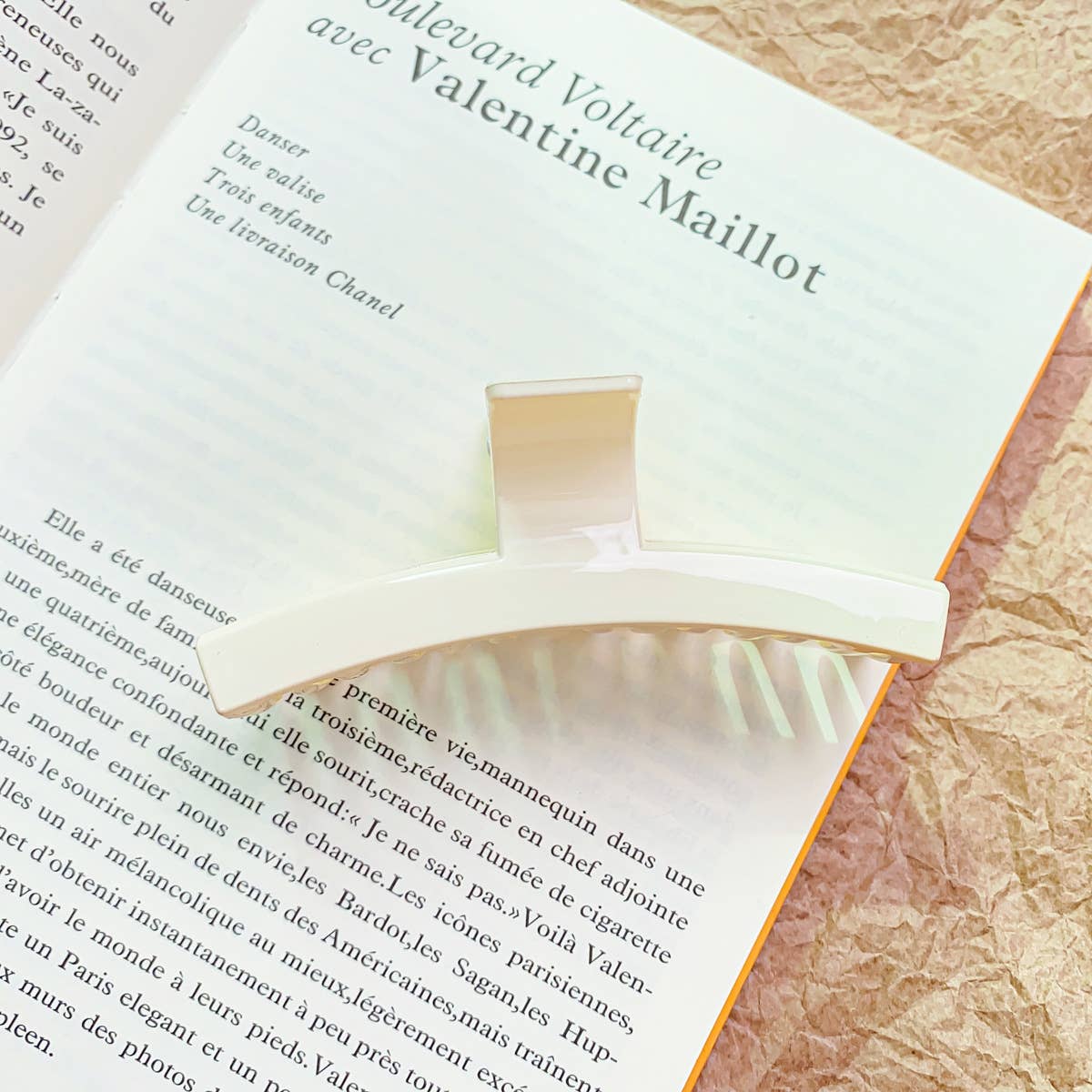 Arc-shaped semi-circular transparent gripper