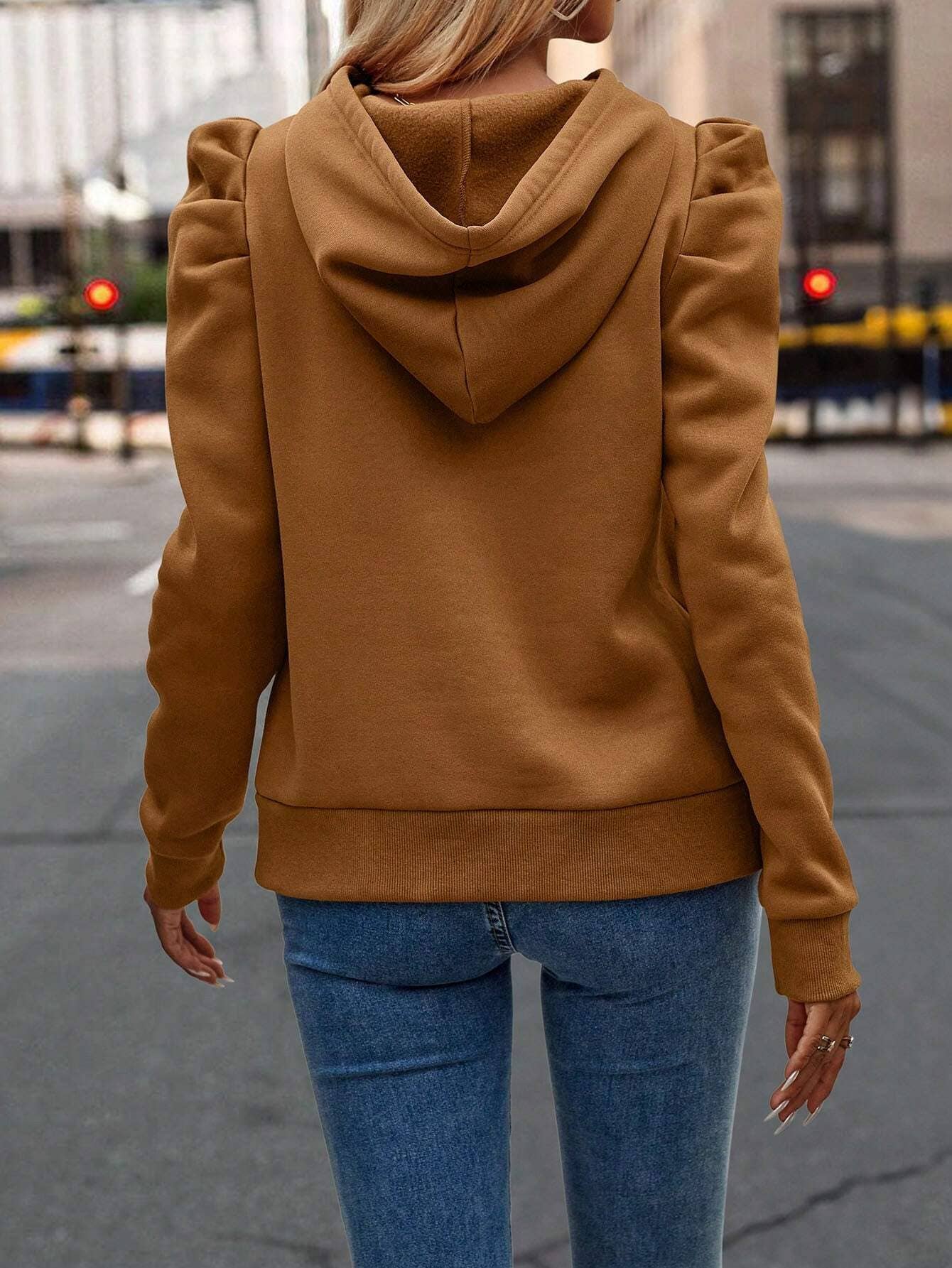 Fashionable hooded long sleeve casual sweatshirt