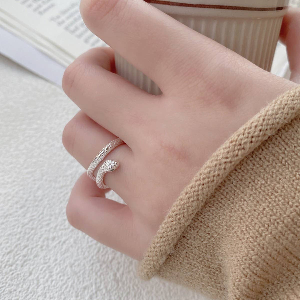 CWAJE4974_EXQUISITE LITTLE SNAKE PERSONALITY OPEN RING
