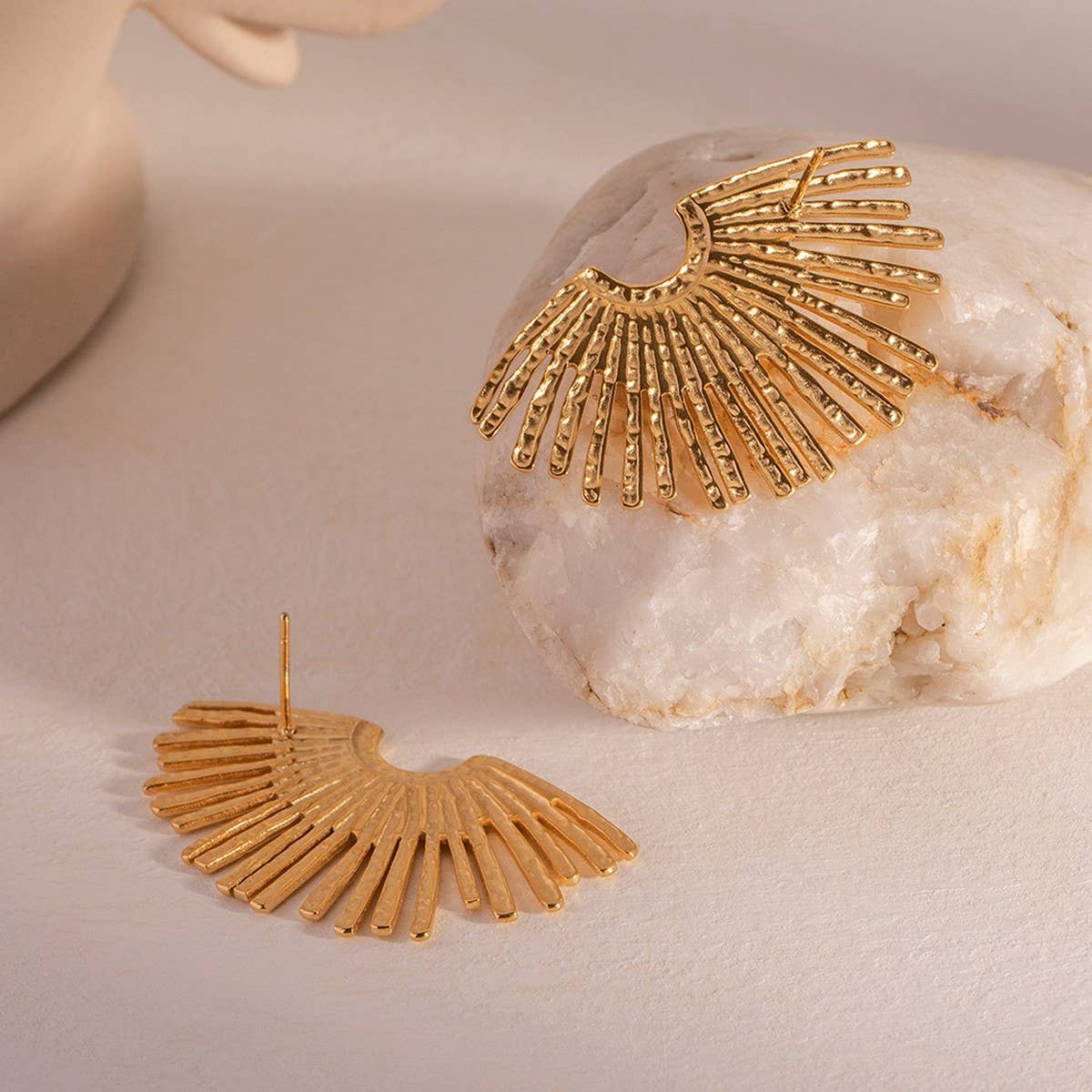 FASHIONABLE AND STYLISH HALF SUNFLOWER EARRINGS_CWASC1660