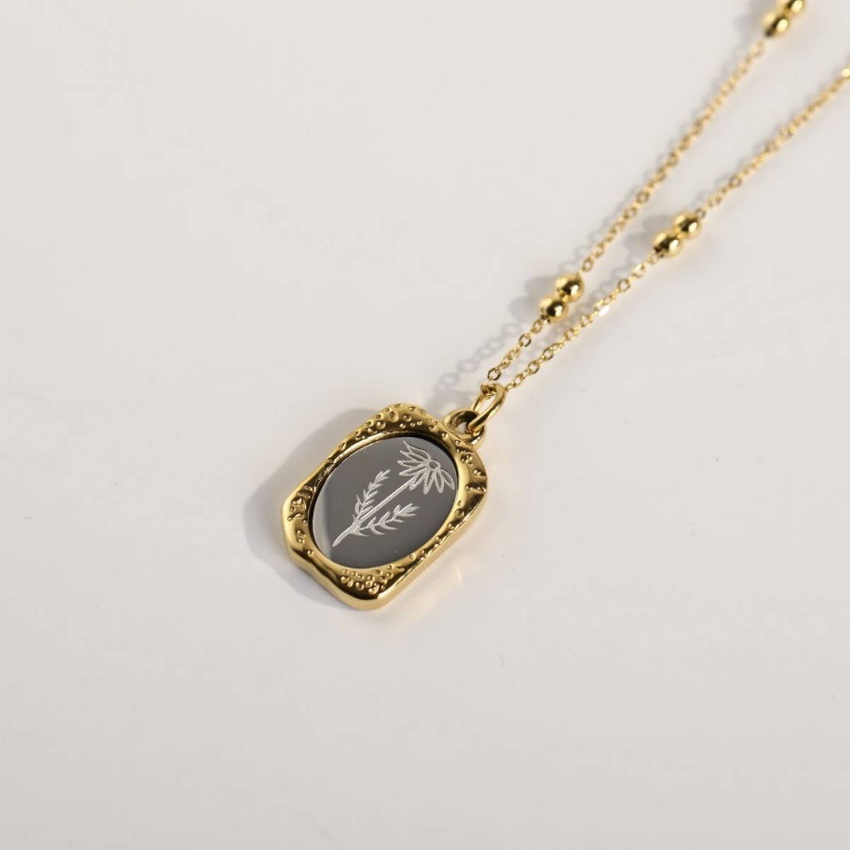 VINTAGE MAGIC MIRROR ROSE DECEMBER NECKLACE
