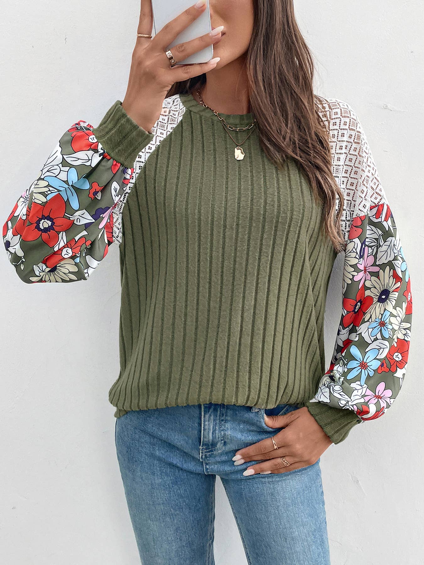 Crew-neck floral patterned hollow-out knitwear