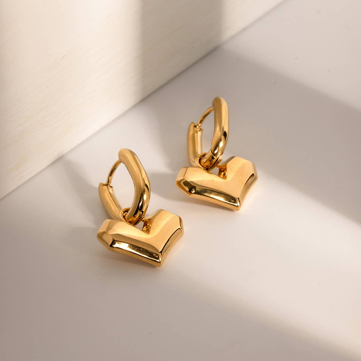 SIMPLE LOVE-SHAPED PENDANT EARRINGS JEWELRY_CWAHA0896