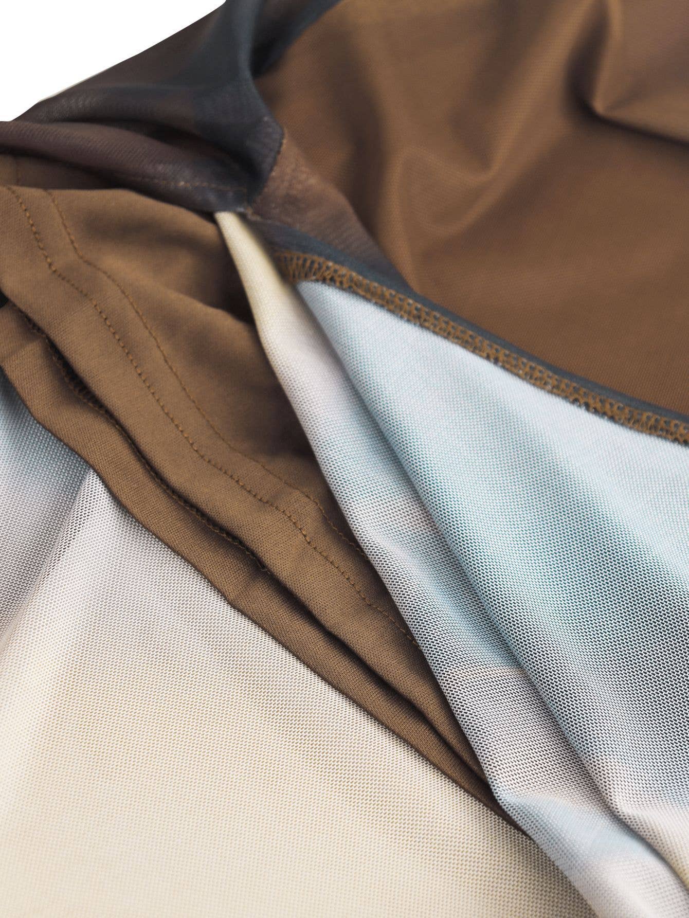 Elegant and fashionable mesh gradient skirt