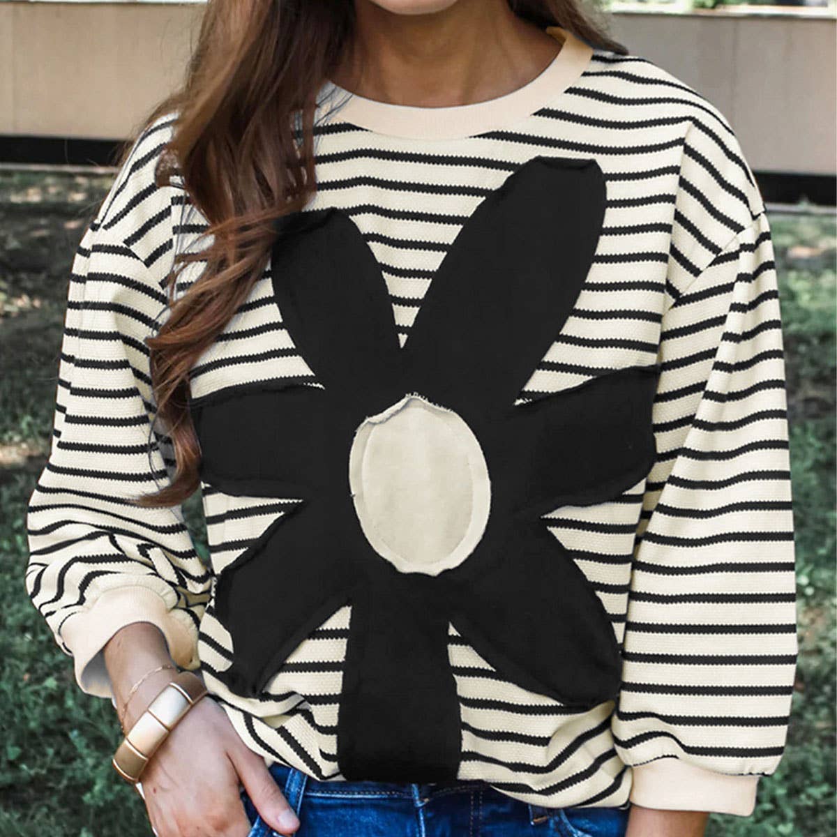 FLORAL APPLIQUE STRIPED INTERCOLORED SWEATER