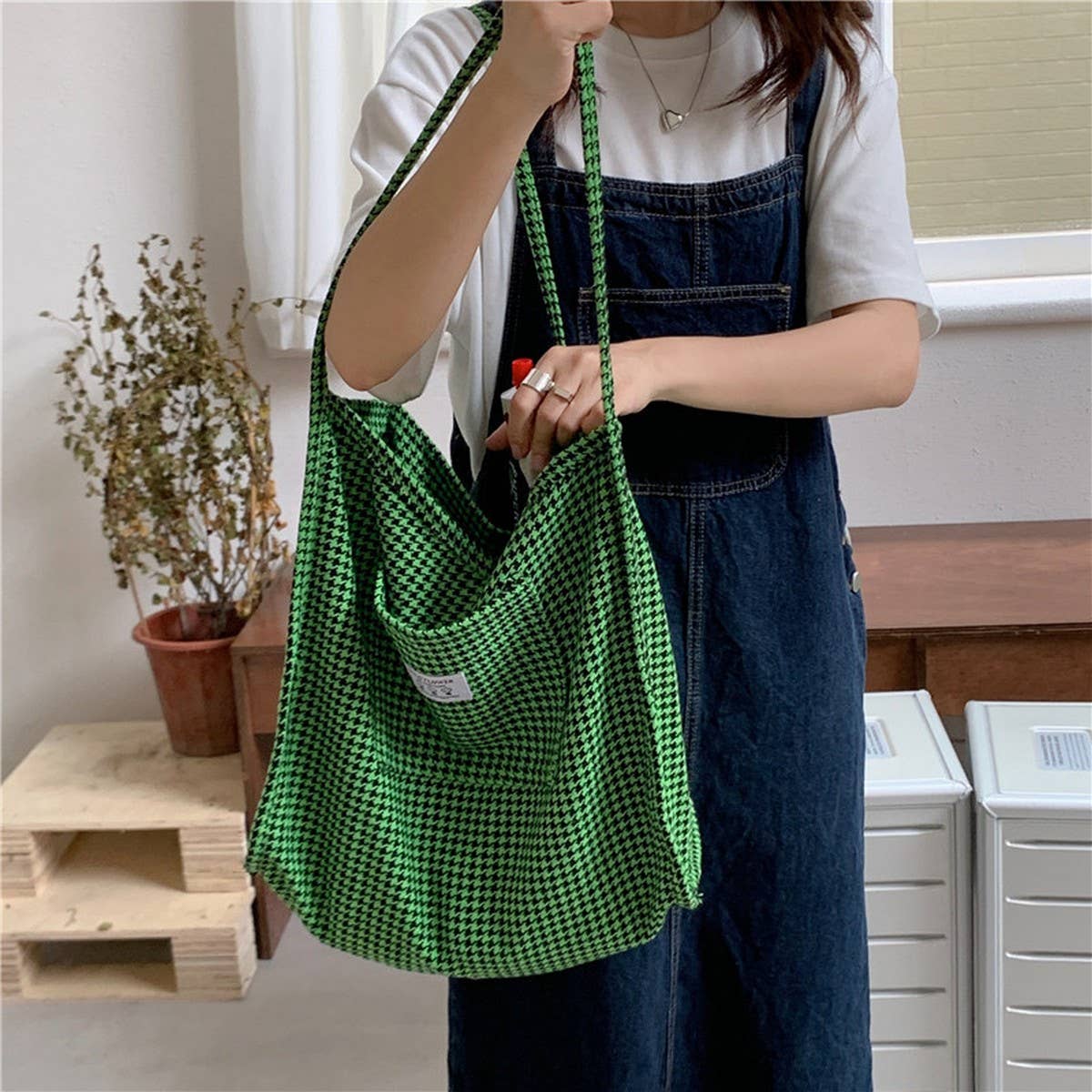 CWAB3906_HOUNDSTOOTH CANVAS SHOULDER TOTE BAG