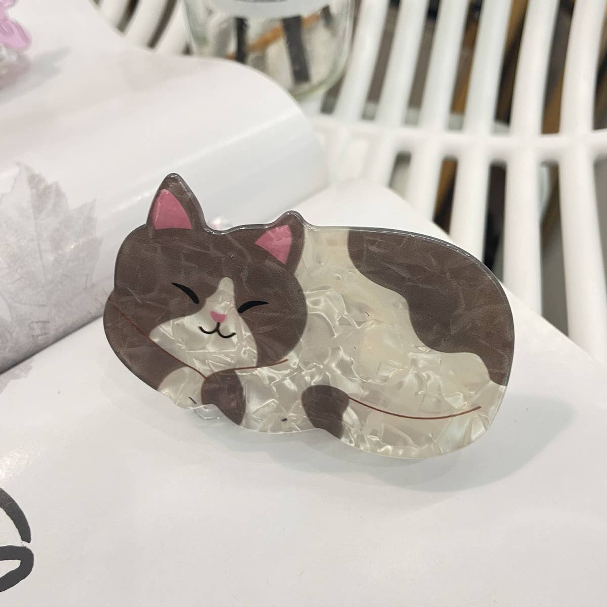 CWAHA4498_CAT CARTOON SHARK CLIP ACRYLIC HAIR CLIP