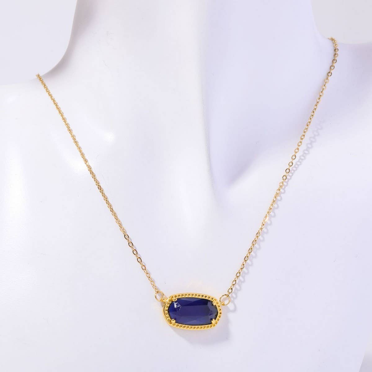 CREATIVE DECEMBER CRYSTAL PENDANT NECKLACE