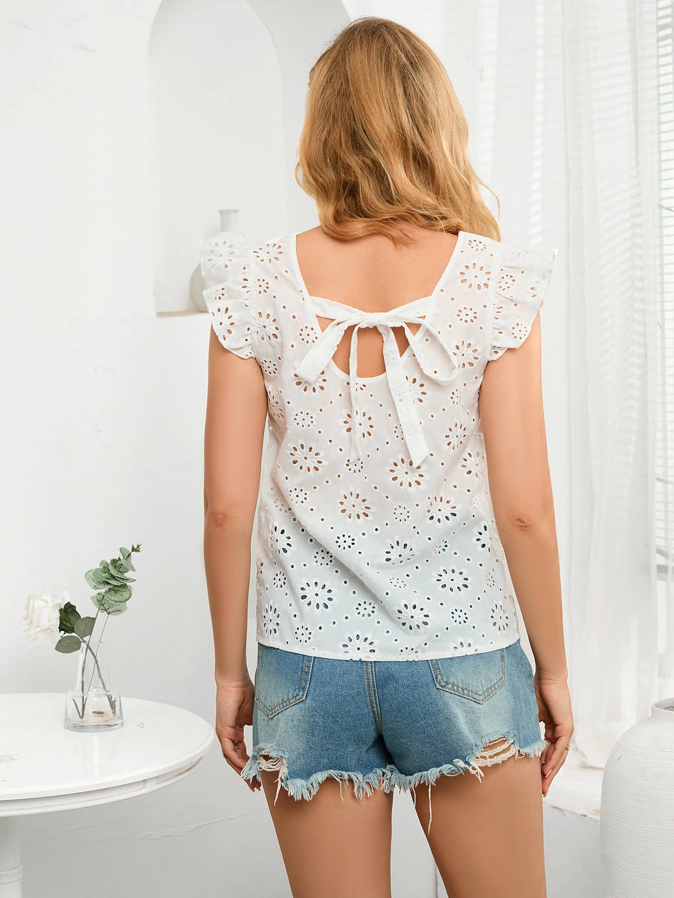 Flanged V-neck lined with hollowed back tie shirt