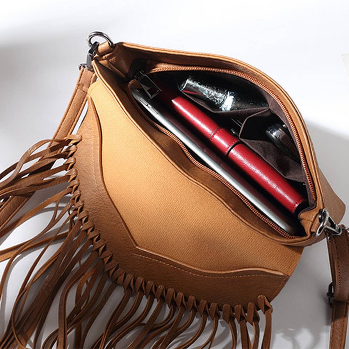 CWAB4562_ENVELOPE TASSEL SHOULDER CROSSBODY BAG