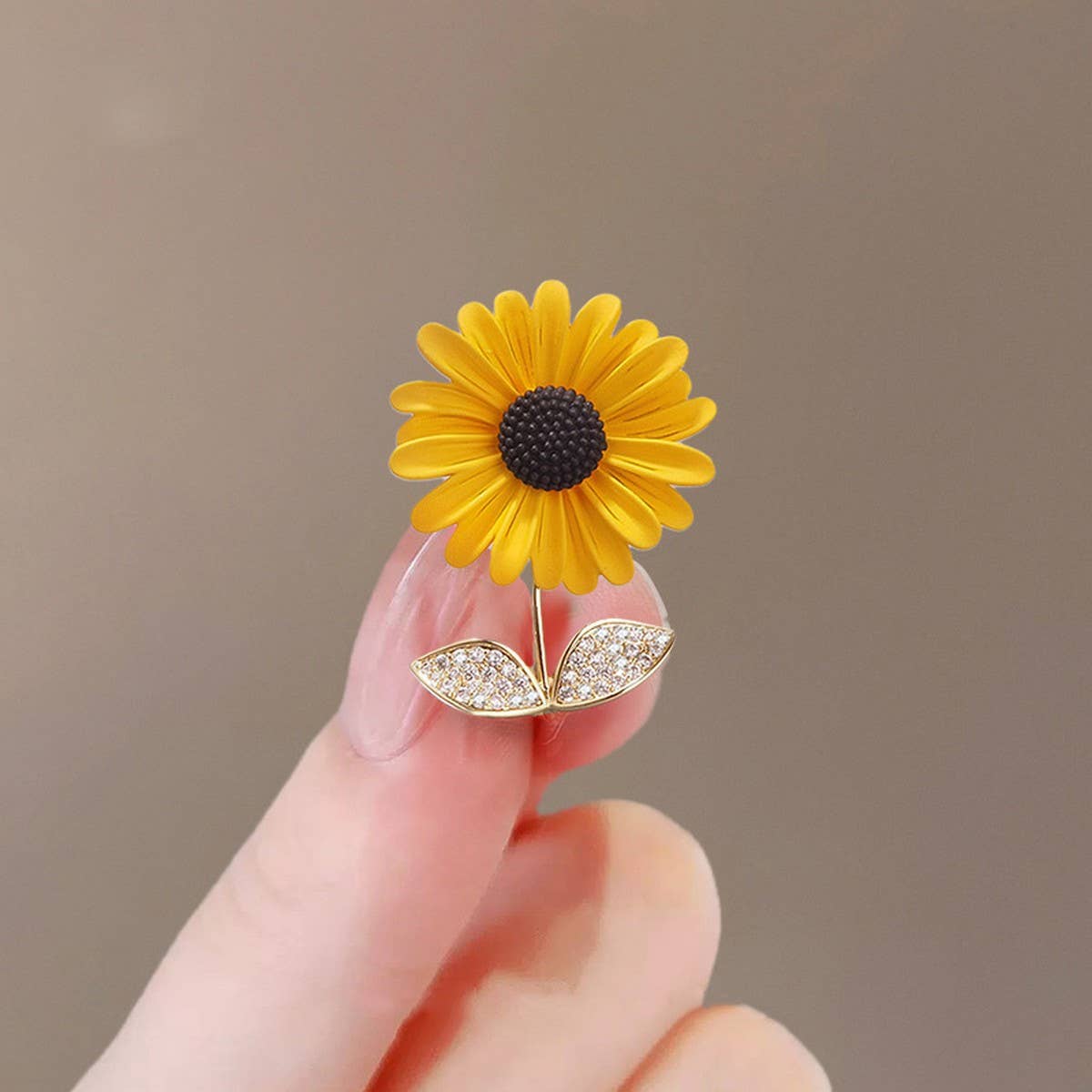 CWAJE2575_SUNFLOWER DIAMOND ANTI-EXPOSURE PIN BROOCH