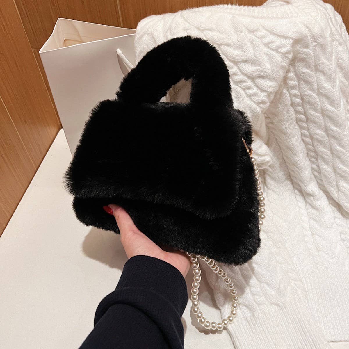 Women¡¯s Fluffy Fur Pearl Shoulder Bag_CUAB00594