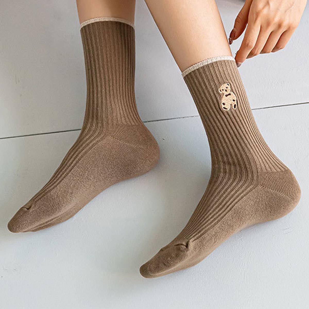 Brown Bear Embroidery Cotton Crew socks_CWMS1352