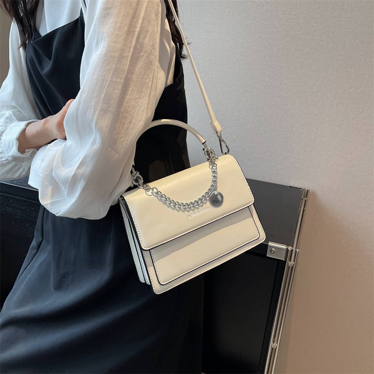WOMEN CHAIN SHOULDER CROSSBODY SMALL SQUARE BAG_CWAB1548