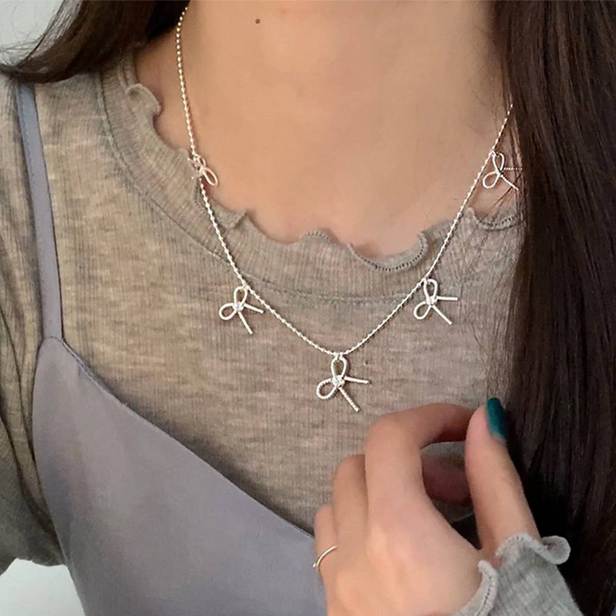 WOMEN'S TEMPERAMENT METAL BOW TASSEL NECKLACE