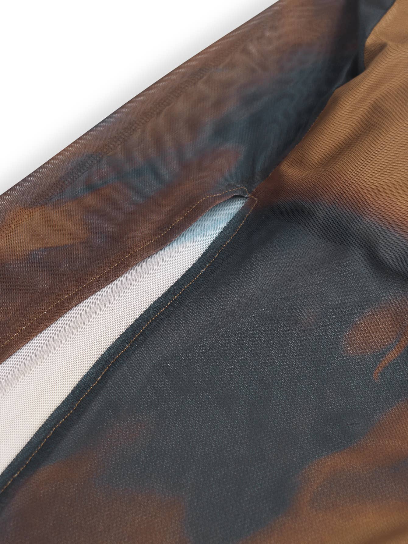 Elegant and fashionable mesh gradient skirt