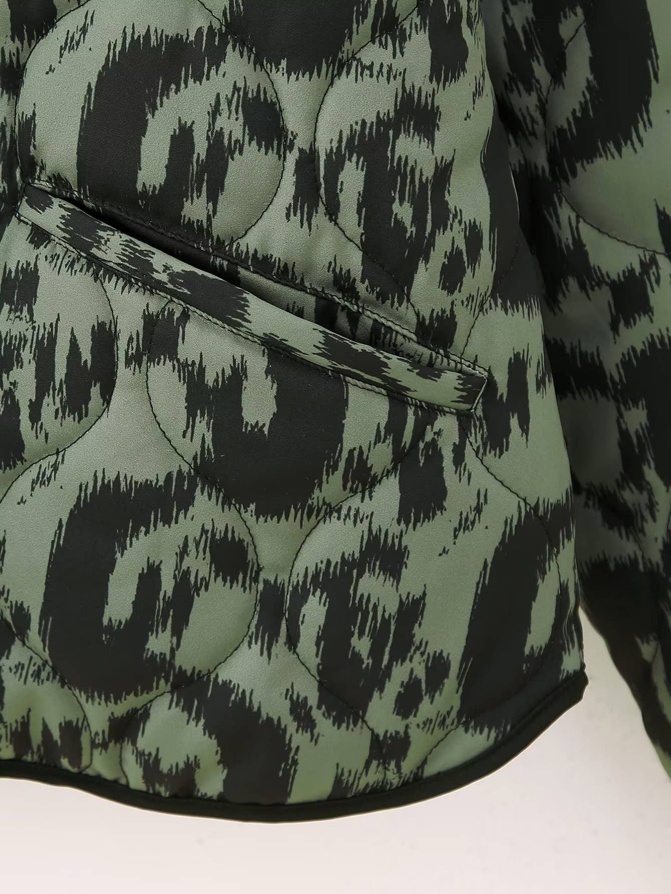 ANIMAL PRINT COAT WITH NOCOLLAR AND HIDDEN BUTTONS