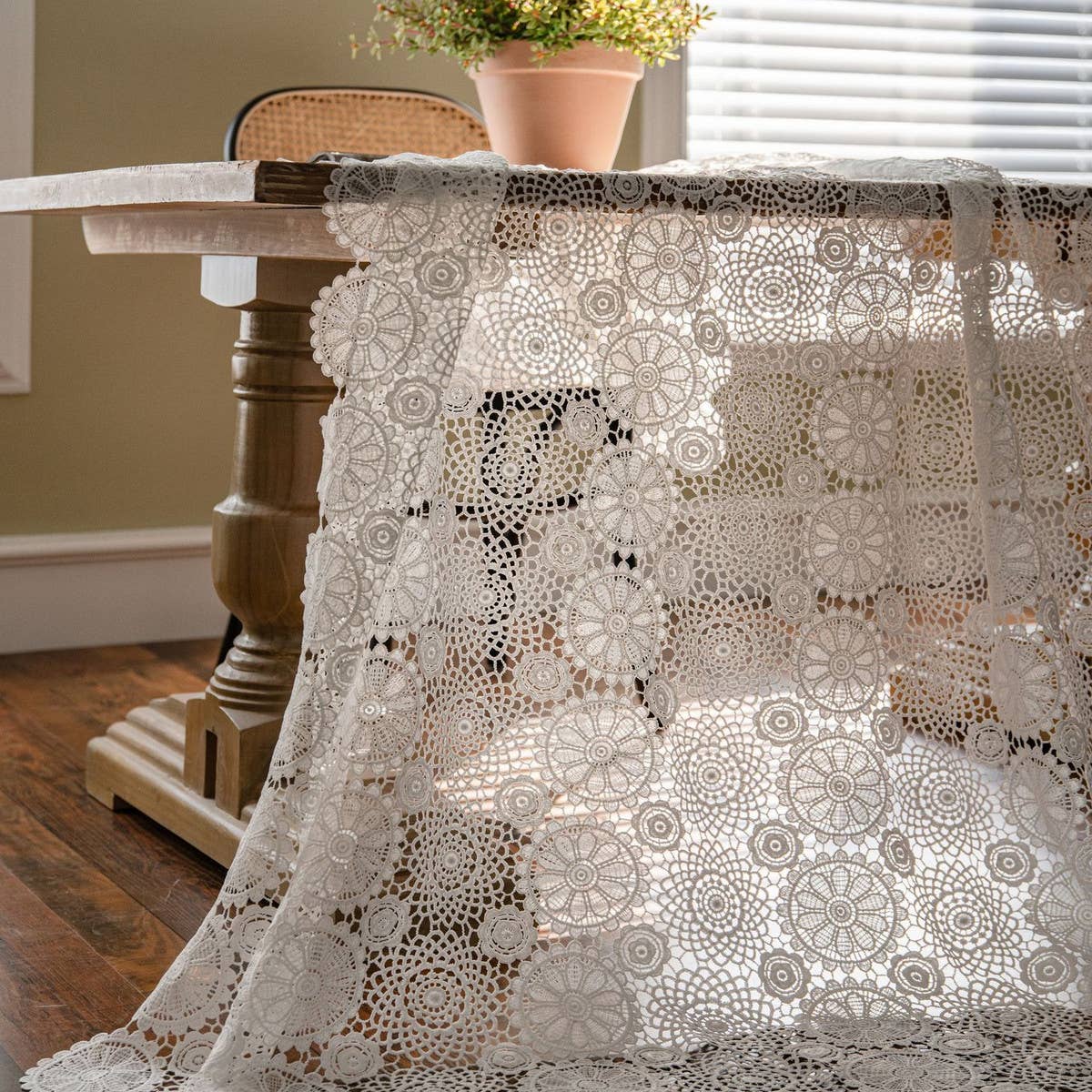 WATER-SOLUBLE EMBROIDERED LACE HOLLOW TABLECLOTH
