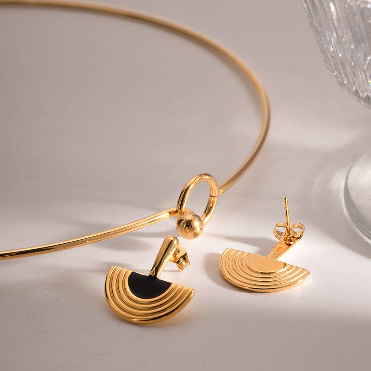 CLASSIC RETRO HALF DISC PATTERN EARRINGS