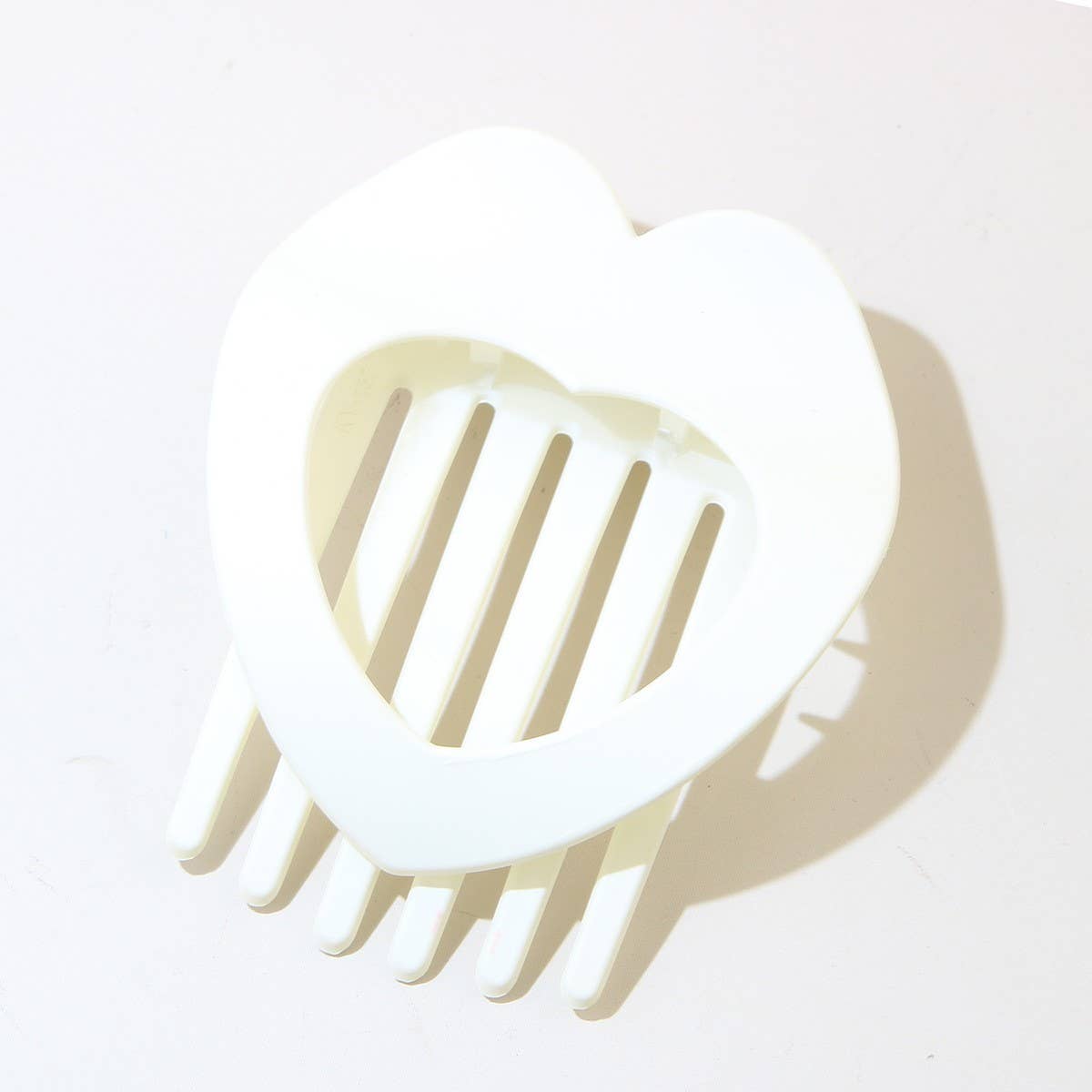 CWAHA07407_HOLLOW HEART NO-CREASE DUCKBILL HAIR CLIP