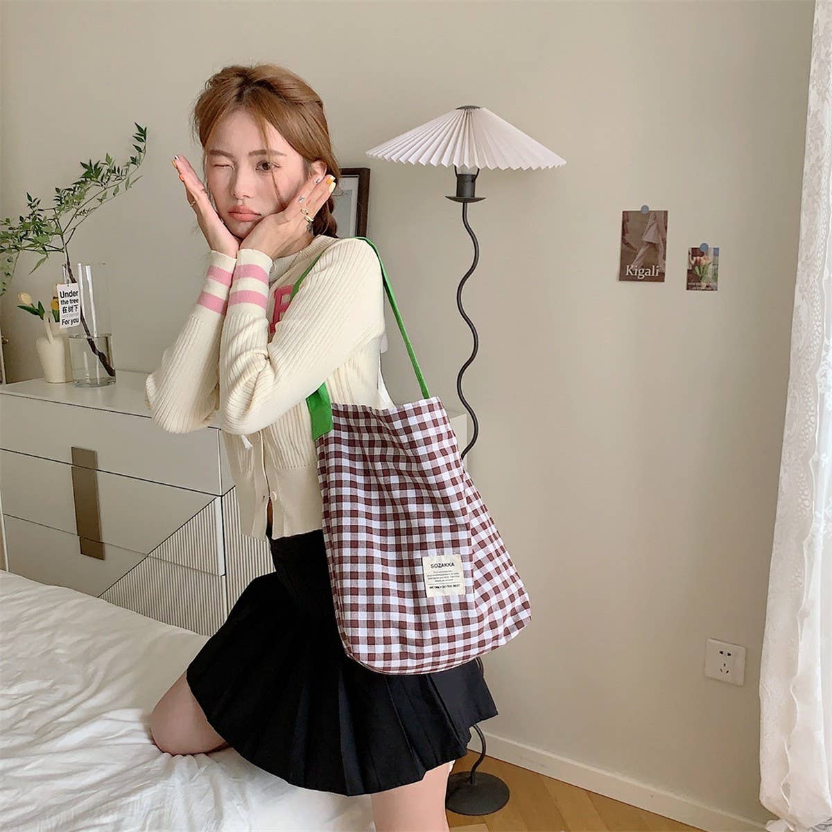 CWAB3908_CONTRAST CHECK CANVAS SHOULDER TOTE BAG