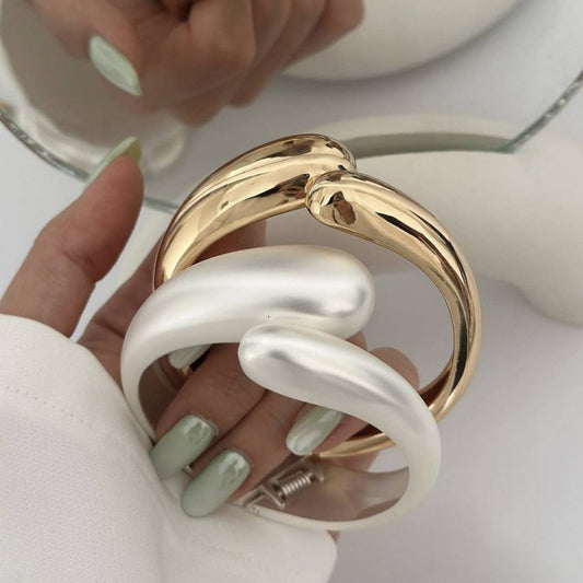 DESIGN METAL GLOSSY WATER DROP HUG BRACELET