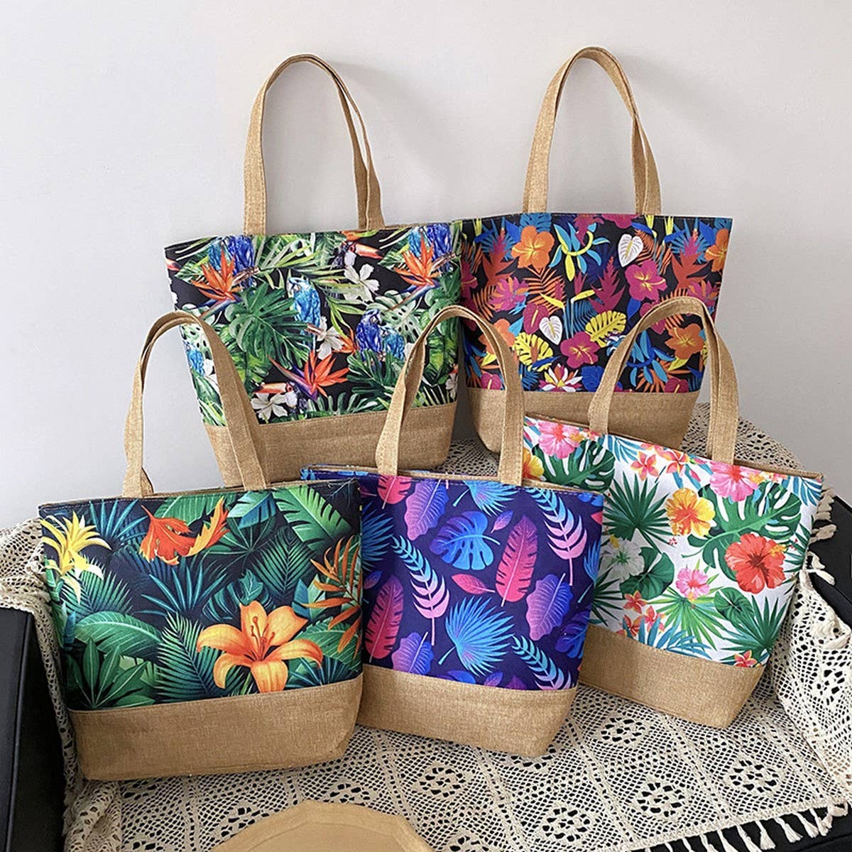 FASHIONABLE AND MINIMALIST CANVAS TOTE BAG_CWAB1671