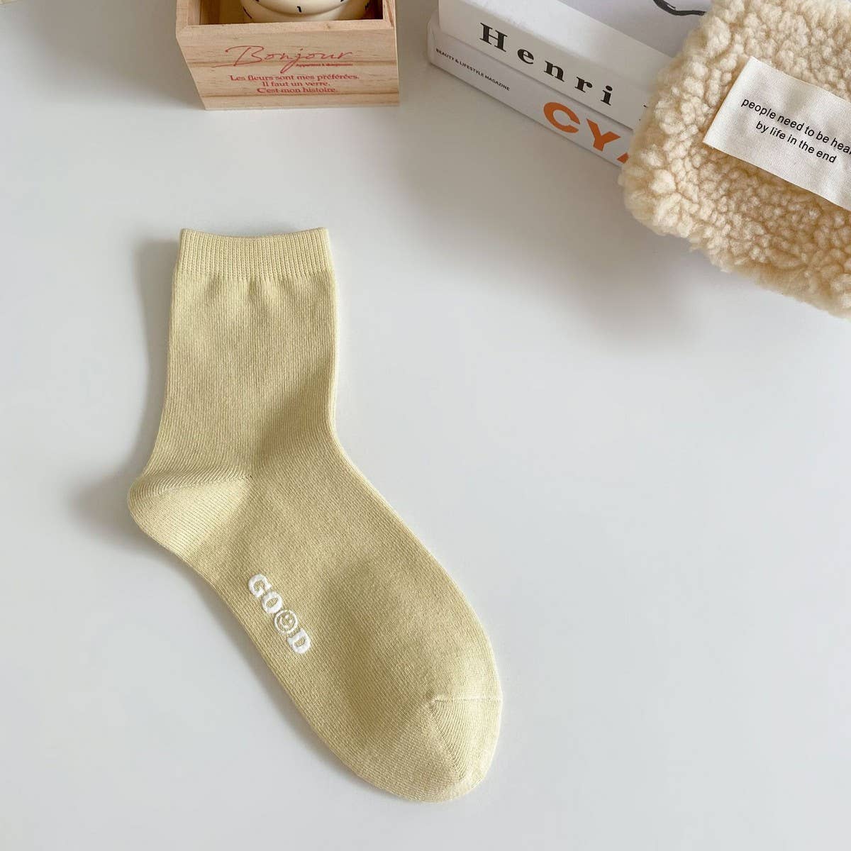 NEW AUTUMN AND WINTER LETTER SMILEY FACE SOCKS