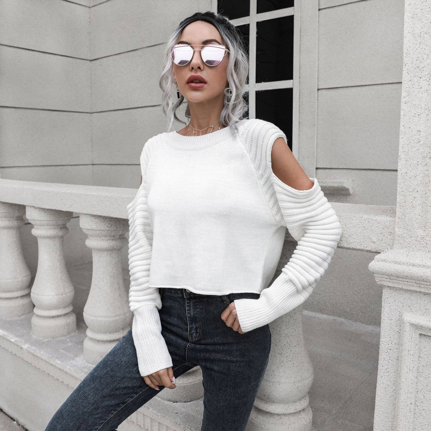 DESIGN OFF-THE-SHOULDER LONG-SLEEVED SWEATER