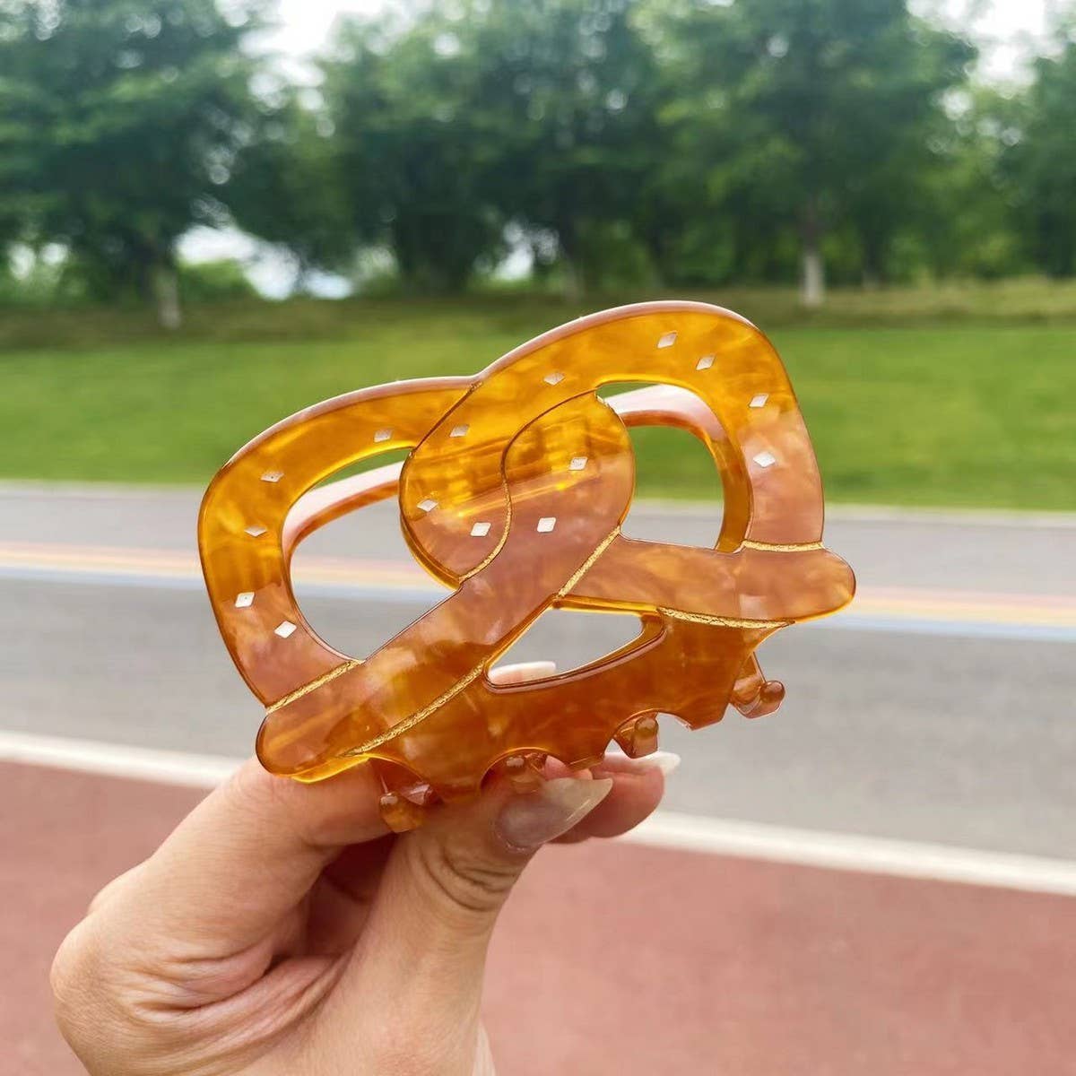 CWAHA4443_SIMPLE AND STYLISH AUSPICIOUS KNOT SHARK CLIP