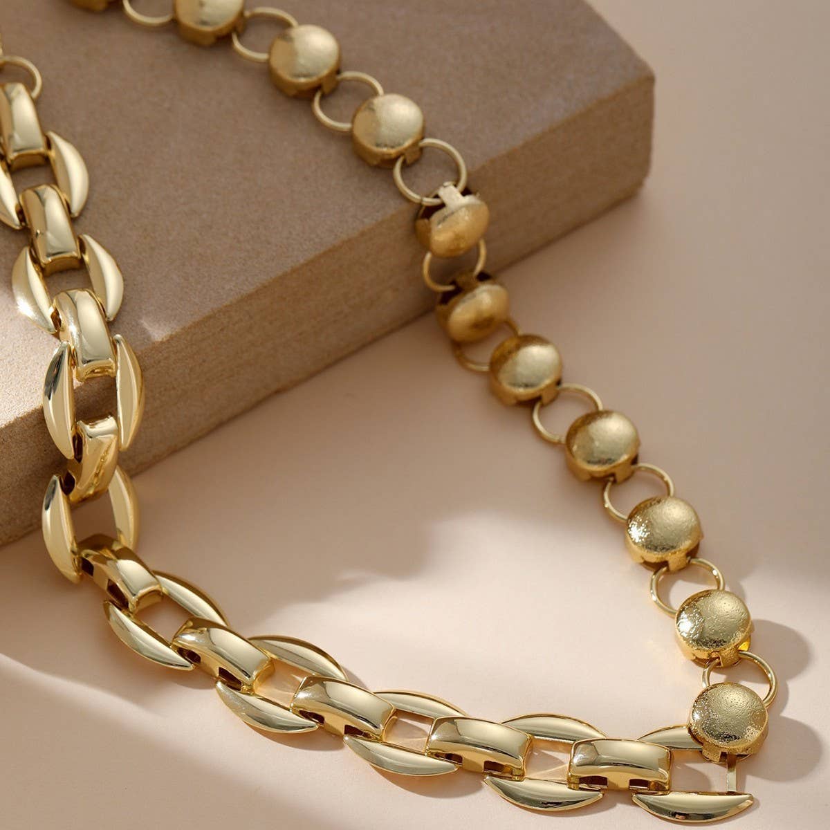 POPULAR STAINLESS STEEL HOLLOW STITCHING NECKLACE_CWMM3574