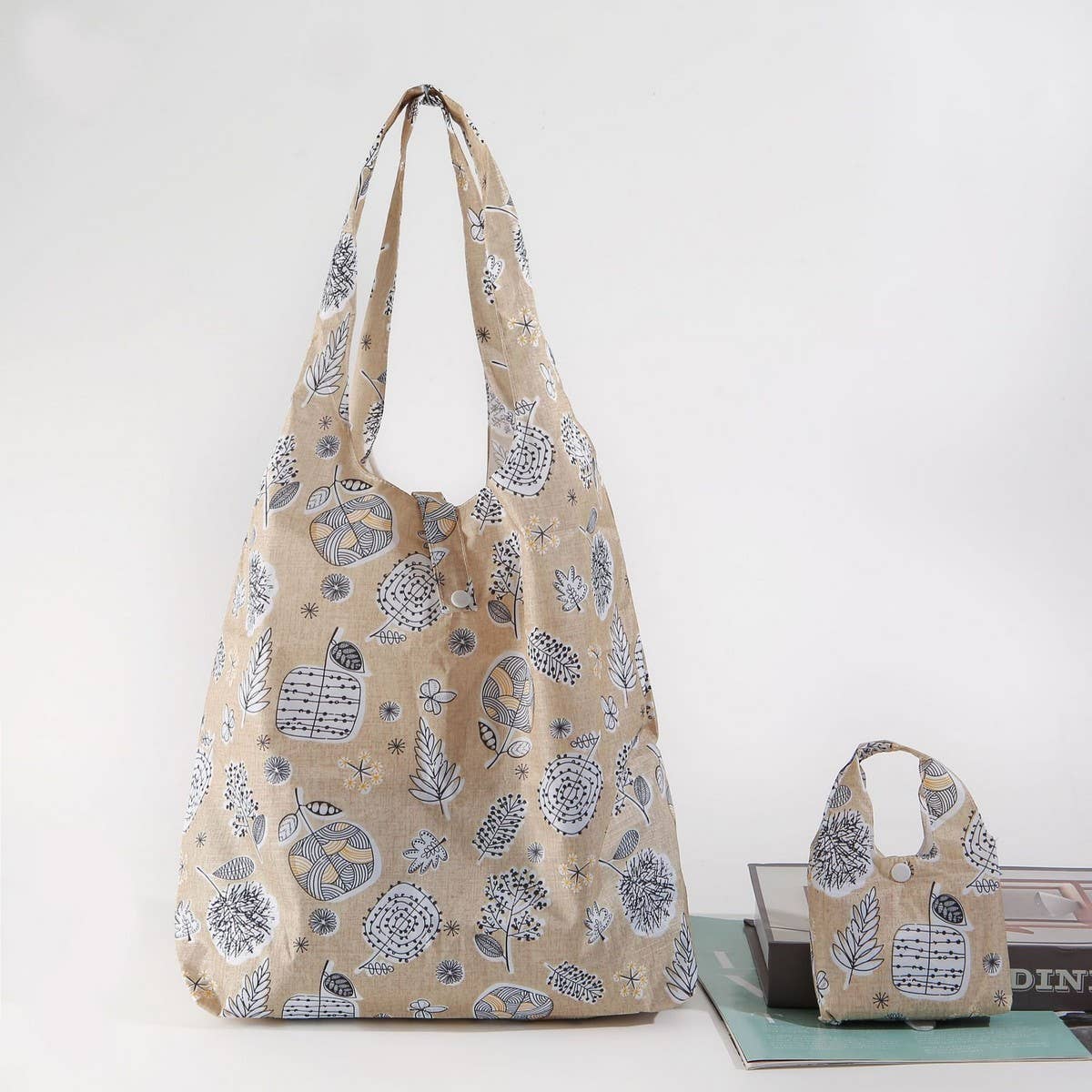 PORTABLE FOLDABLE ECO-FRIENDLY SHOPPING BAG_CWAB3473