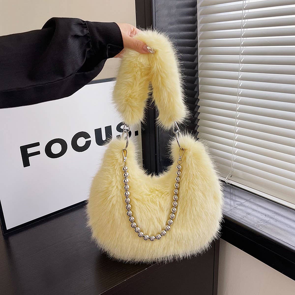 Faux Fox Fur Fluffy Bag Women Pearl Chain Shoulder_CUAB00566