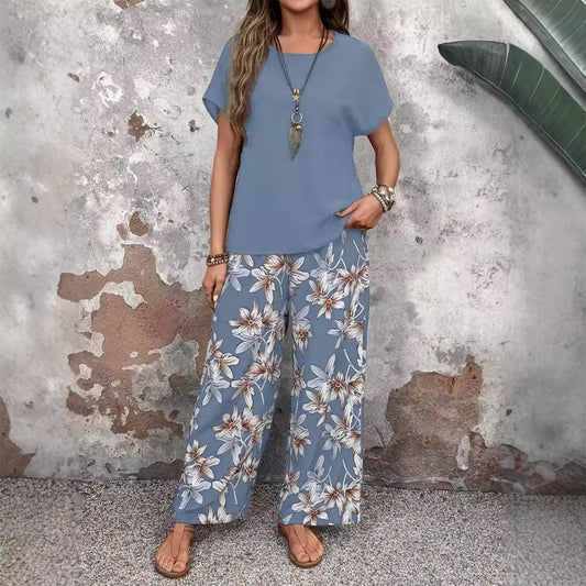 Casual ensemble with pullover printed crew neck