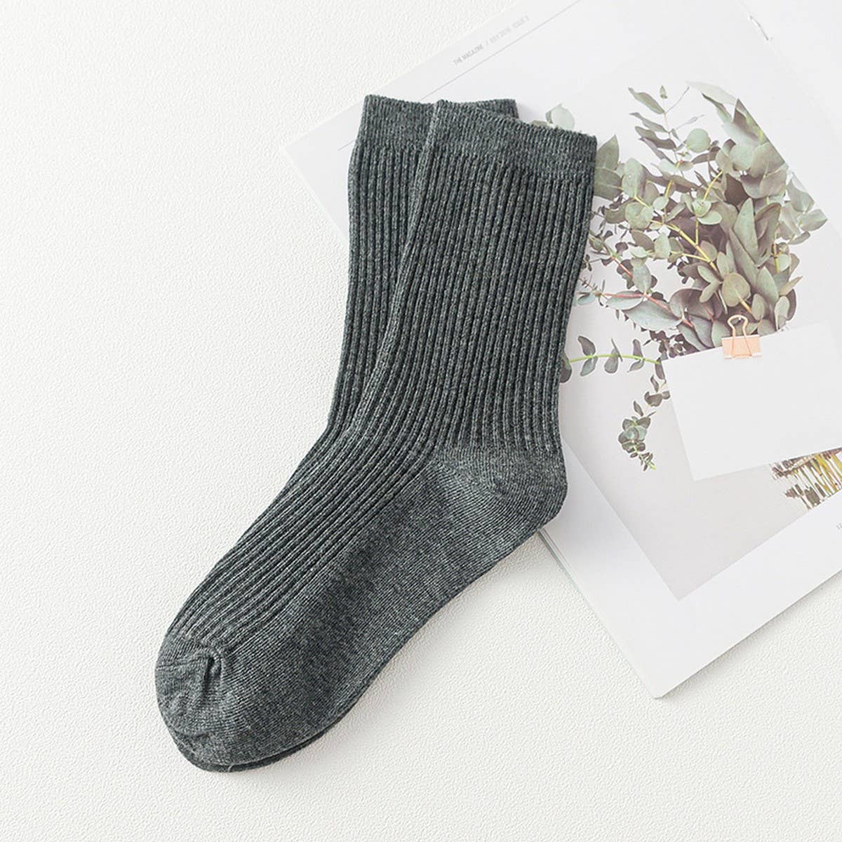 AUTUMN AND WINTER VERTICAL STRIPED CASUAL SOCKS_CWMS0981