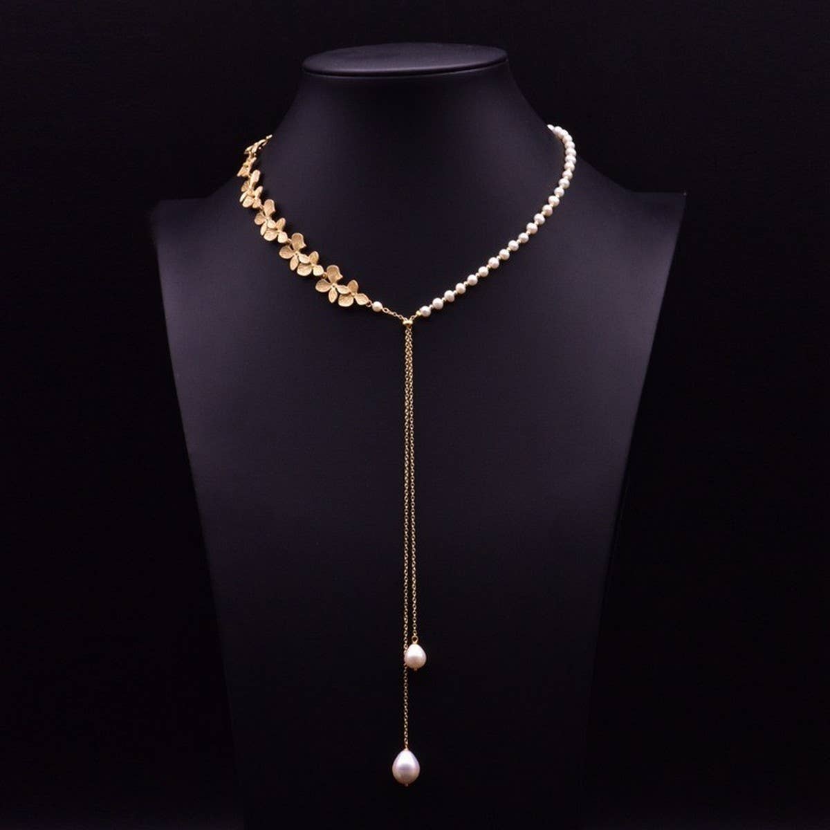 LONG LEAF NATURAL PEARL SWEATER NECKLACE