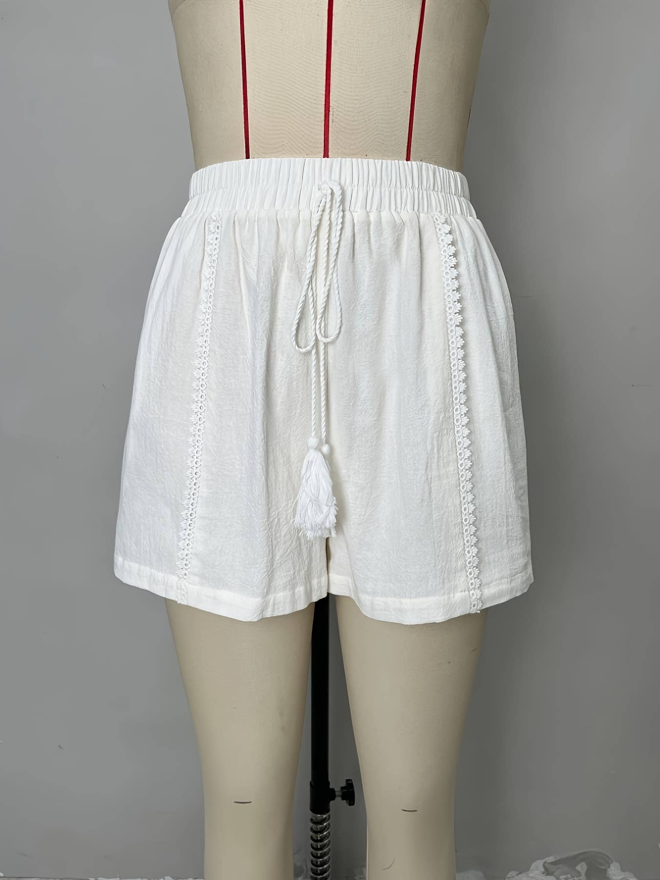 Elastic waist tassel side-sewn lace casual shorts