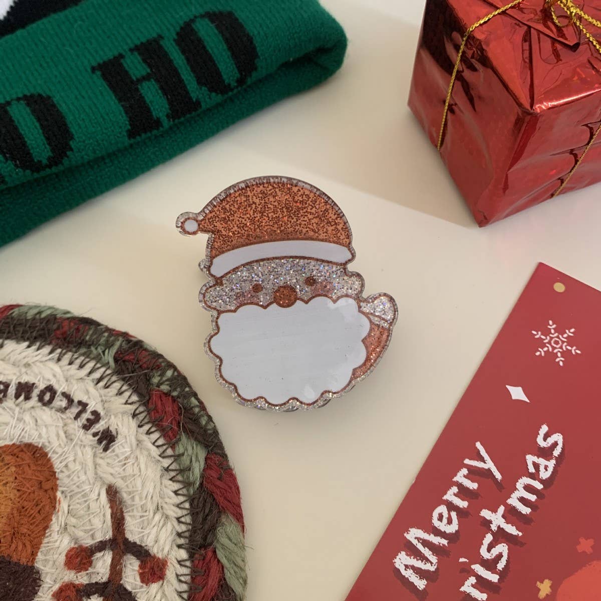 CWAHA07725_CHRISTMAS ACRYLIC SANTA REINDEER HAIR CLAW CLIP