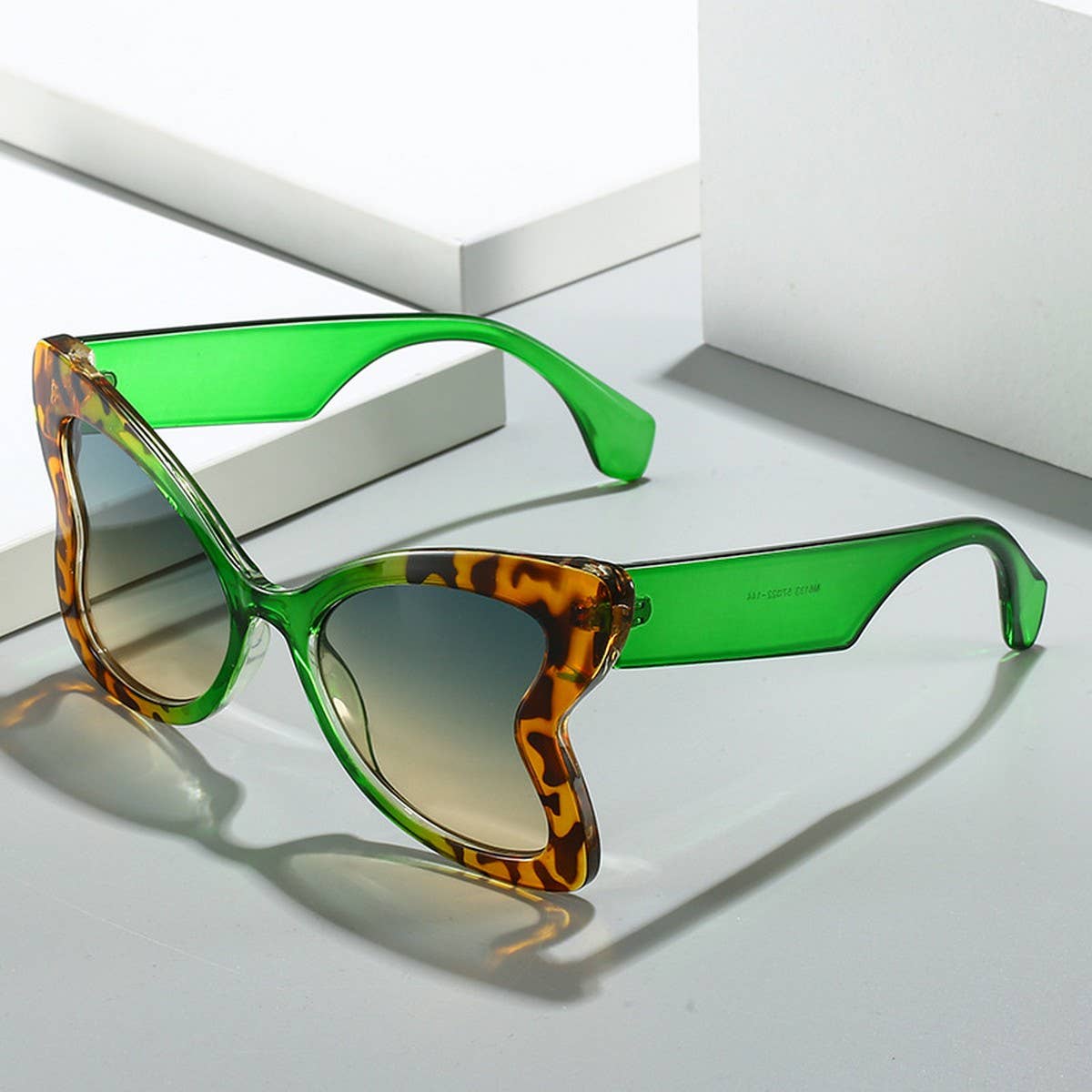 BUTTERFLY GLASSES PC FASHION SUNGLASSES FOR WOMEN_CWASG0253