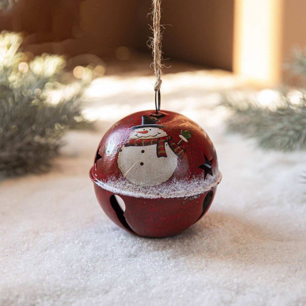 CWMM10372_CHRISTMAS SANTA PAINTED IRON BELL DOOR ORNAMENTS