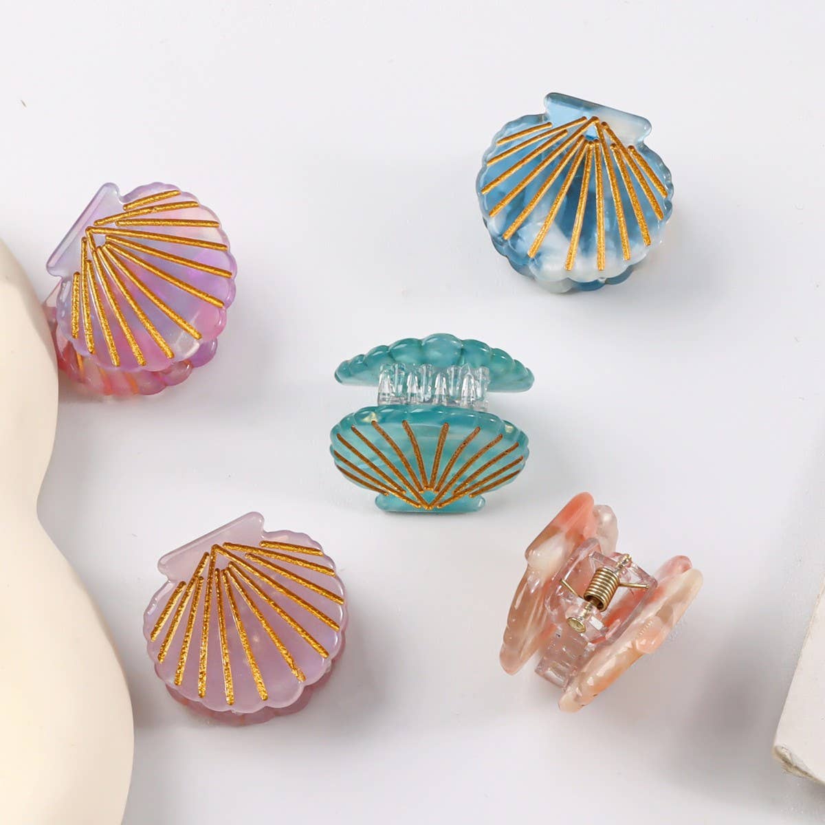 CWAHA1425_SHELL SMALL HAIR CLAW CLIP